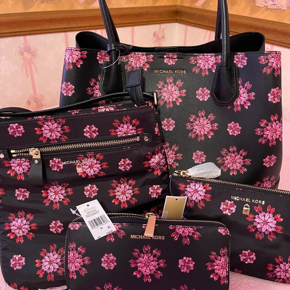 Michael Kors purse 4 piece set